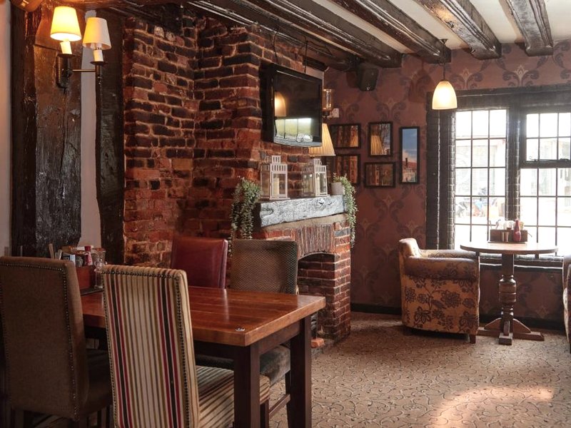 Bull Hotel by Greene King Innsの写真