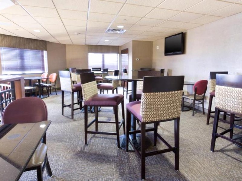 ドゥルーリー イン アンド スイーツ フラッグスタッフ (Drury Inn & Suites Flagstaff)の写真