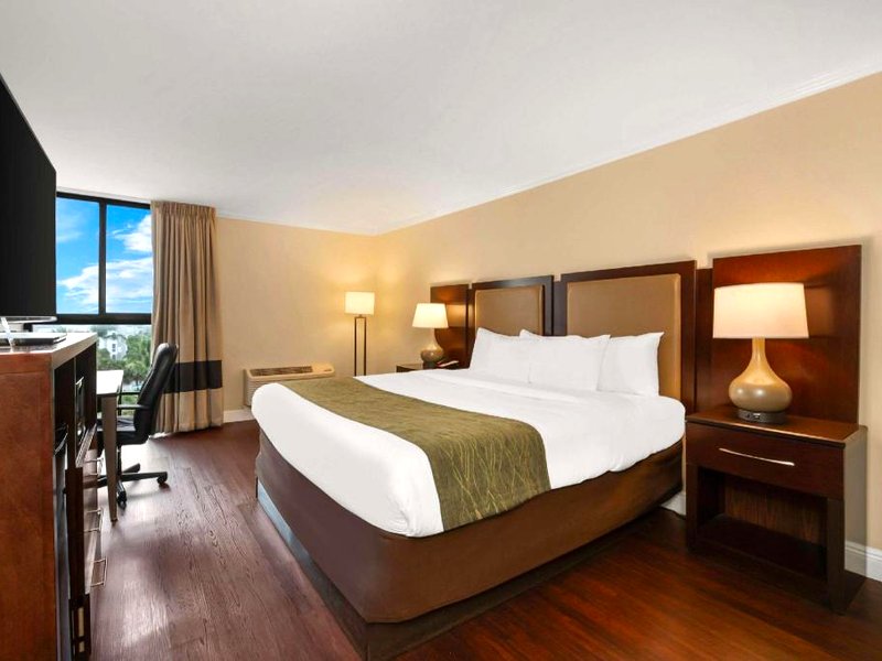 コンフォート イン オーシャンサイド ディアフィールド ビーチ (Comfort Inn Oceanside Deerfield Beach)の写真