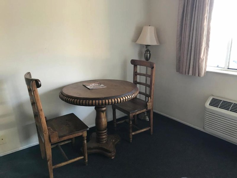 フォー コーナーズ イン (Four Corners Inn)の写真