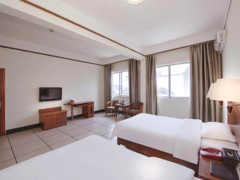 Luchuan Baisheng Business Hotelの写真