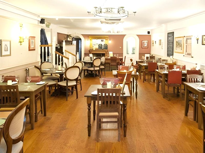 Castle and Ball by Greene King Innsの写真