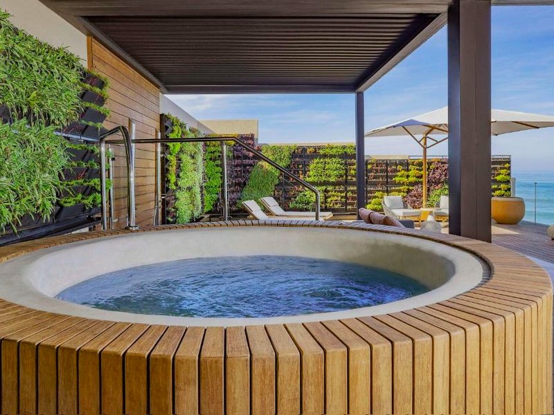 Conrad Rabat Arzanaの写真