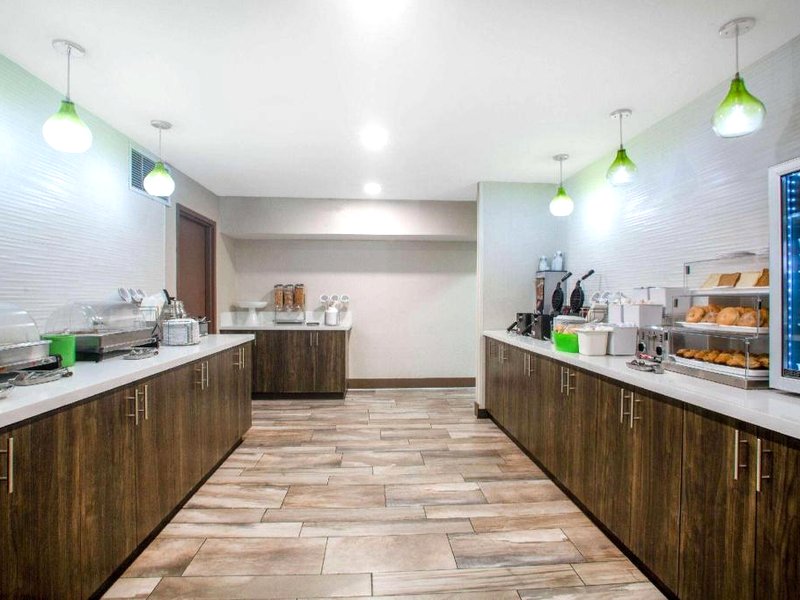 ラ キンタ イン バイ ウィンダム セントルイス ヘーゼルウッド - エアポート ノース (La Quinta Inn by Wyndham St. Louis Hazelwood - Airport North)の写真
