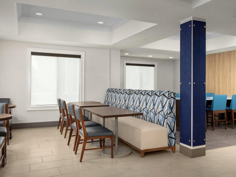 Holiday Inn Express & Suites Superior By IHGの写真