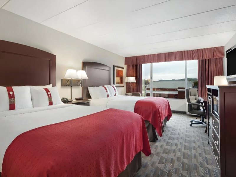 Holiday Inn and Suites Charleston West By IHGの写真