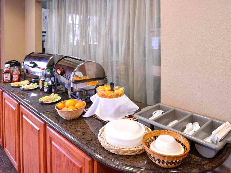 カントリー ハース イン&スイーツ エドワーズビル セント ルイス (Country Hearth Inn & Suites Edwardsville St. Louis)の写真