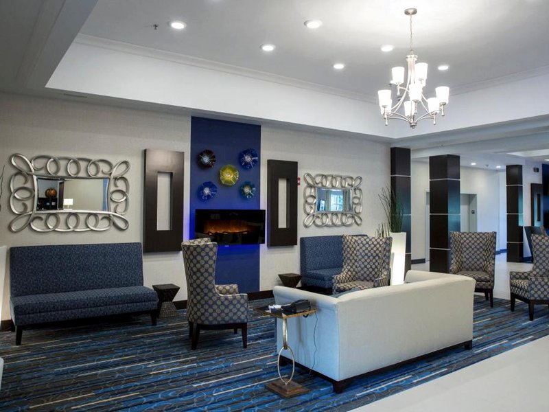 ホリデイ イン エクスプレス アンド スイーツ エドワーズビル バイ IHG (Holiday Inn Express and Suites Edwardsville By IHG)の写真