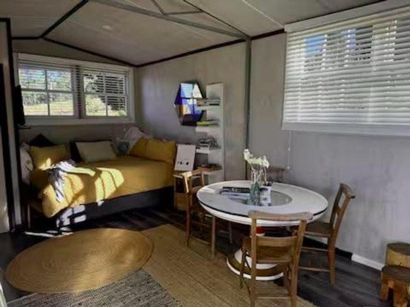 Painters Studio , Home On the Hillの写真