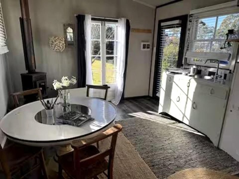 Painters Studio , Home On the Hillの写真