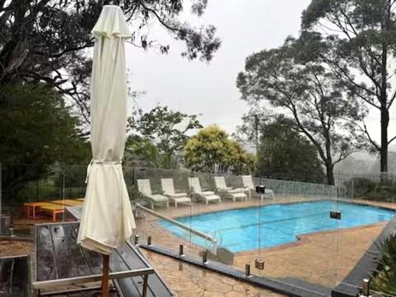 Painters Studio , Home On the Hillの写真