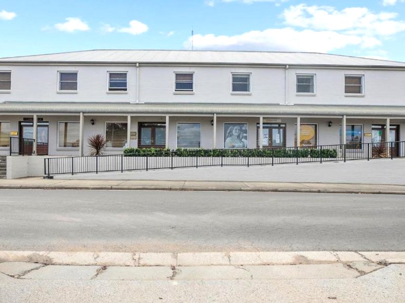 8 on Clarenceの写真