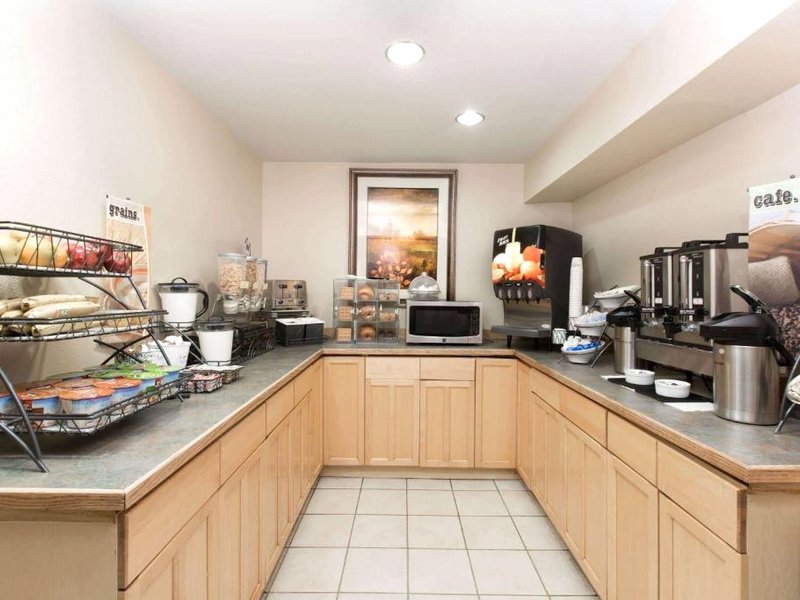 ベイモント イン & スイーツ バイ ウィンダム アンカレッジ エアポート (Baymont Inn & Suites by Wyndham Anchorage Airport)の写真