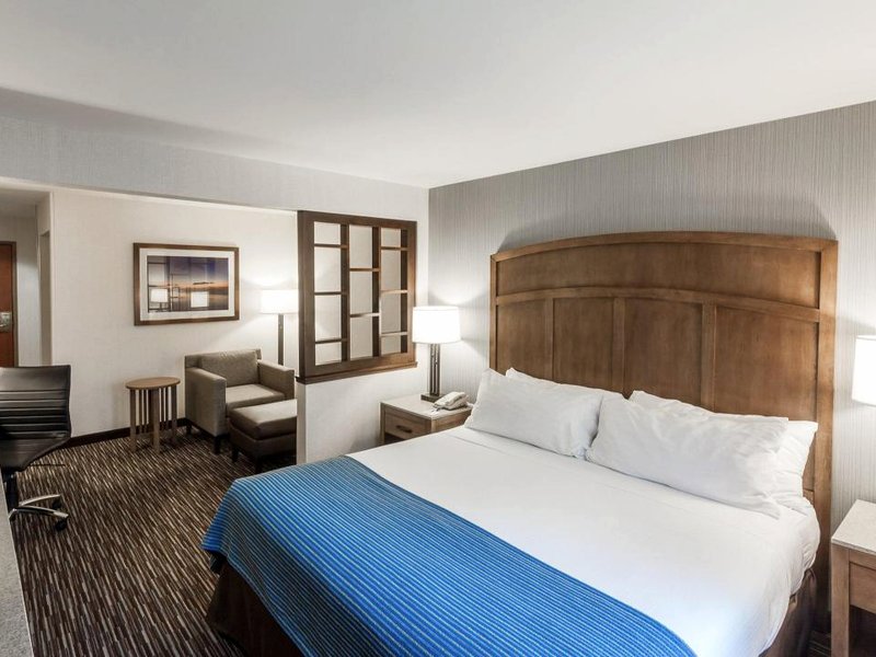ホリデイ イン エクスプレス ＆ スイーツ カーピンテリア バイ IHG (Holiday Inn Express & Suites Carpinteria By IHG)の写真