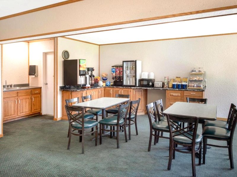 Days Inn by Wyndham Salem, Illinoisの写真