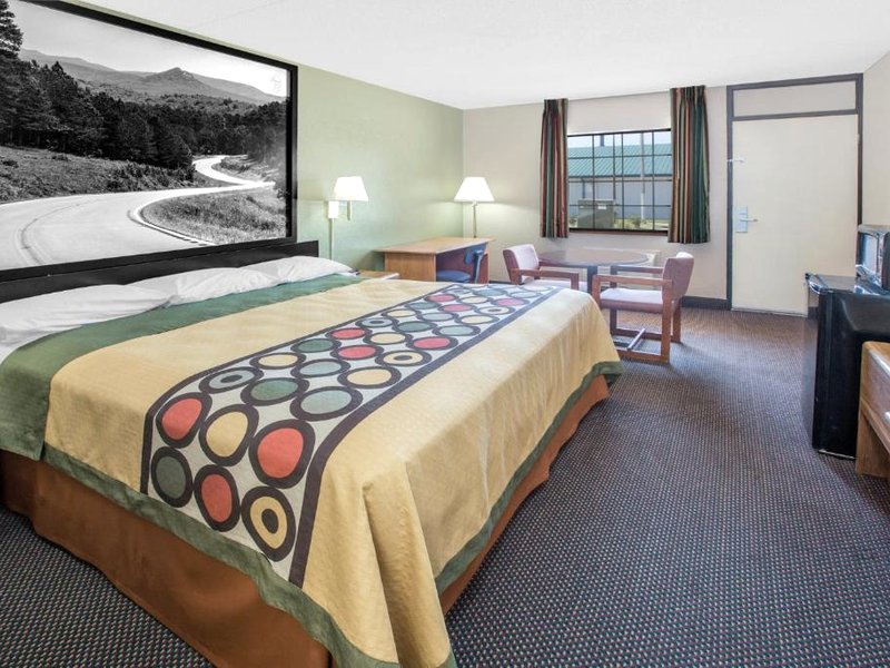 Super 8 By Wyndham Clarksville Arの写真