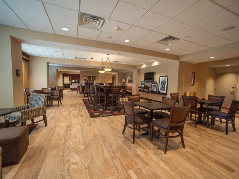 Hampton Inn Fort Morganの写真