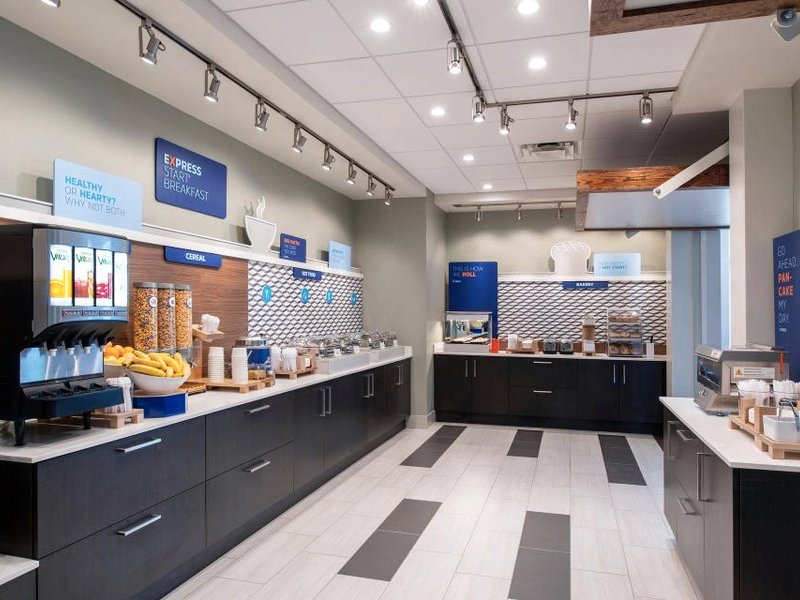 ホリデイ イン エクスプレス ケロウナ イースト バイ IHG (Holiday Inn Express Kelowna - East By IHG)の写真