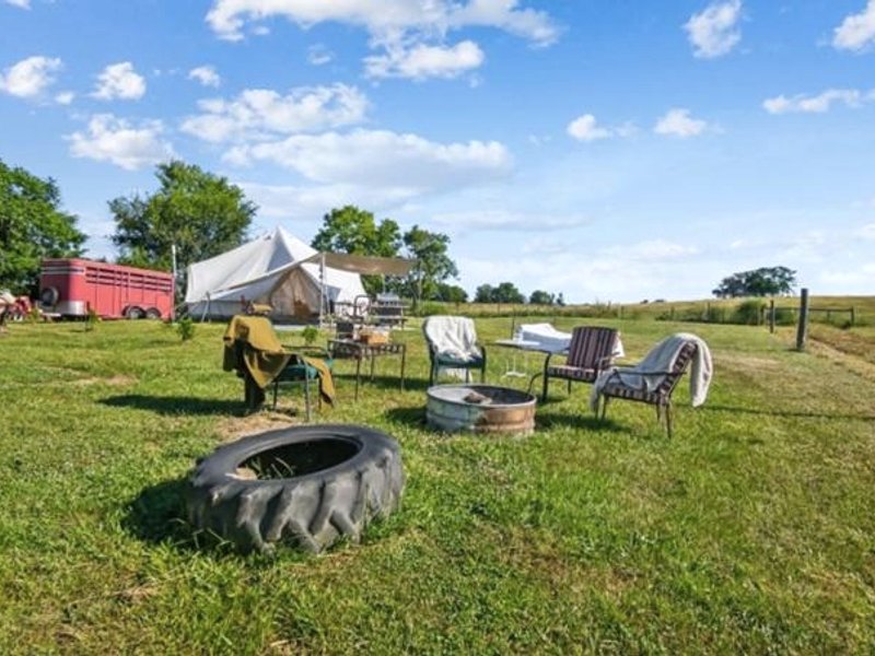 Glamping tent on farm Mountain viewsの写真
