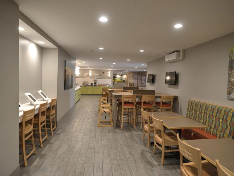 カントリー イン ＆ スイーツ バイ ラディソン (Country Inn & Suites by Radisson, Duluth North, MN)の写真