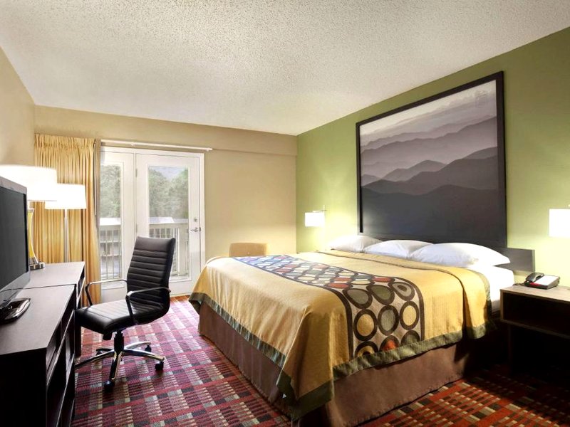 スーパー 8 バイ ウインダム チェロキー (Super 8 By Wyndham Cherokee)の写真