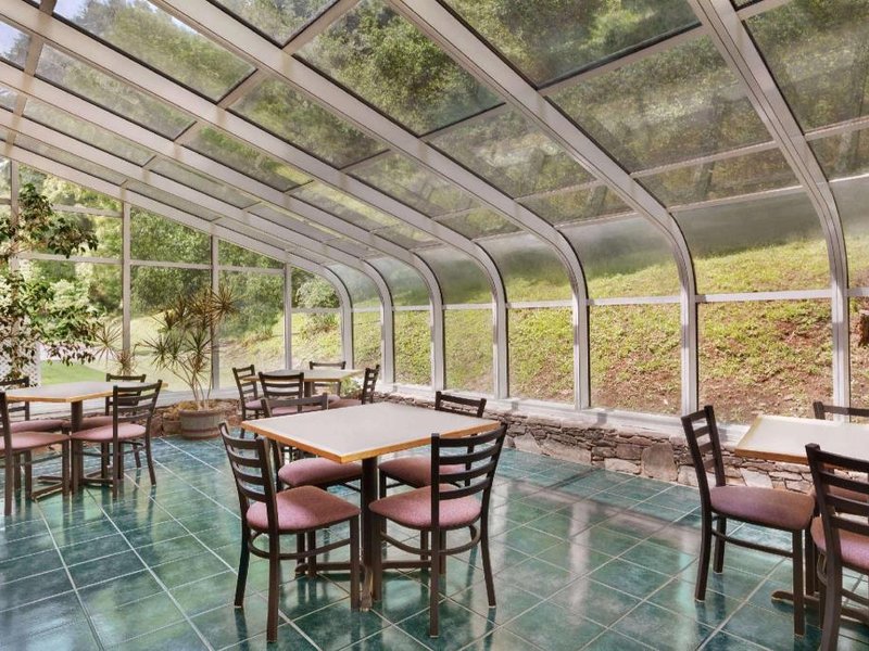 スーパー 8 バイ ウインダム チェロキー (Super 8 By Wyndham Cherokee)の写真