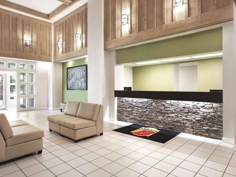 スーパー 8 バイ ウインダム チェロキー (Super 8 By Wyndham Cherokee)の写真