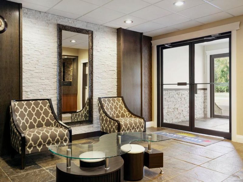 デイズ イン バイ ウィンダム シルバン レイク (Days Inn by Wyndham Sylvan Lake)の写真