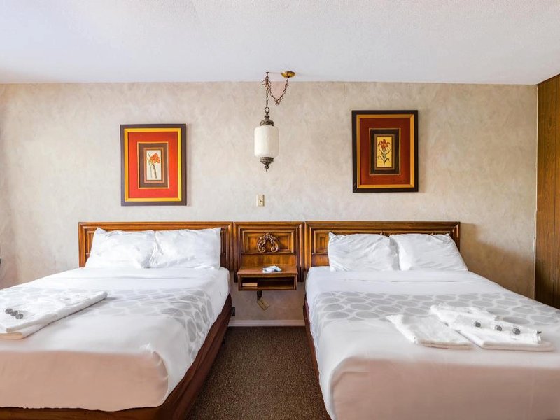 Love Hotels Tomahawk by OYO at Lake Mohawksin WIの写真