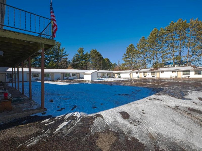 Love Hotels Tomahawk by OYO at Lake Mohawksin WIの写真