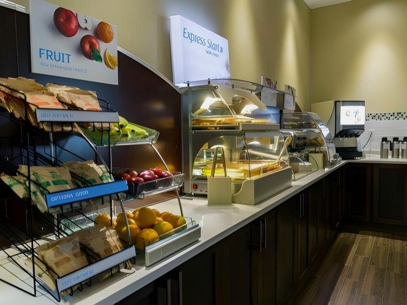 ホリデイ イン エクスプレス ＆ スイーツ スプルース グローブ - ストーニー プレイン バイ IHG (Holiday Inn Express & Suites Spruce Grove - Stony Plain By IHG)の写真