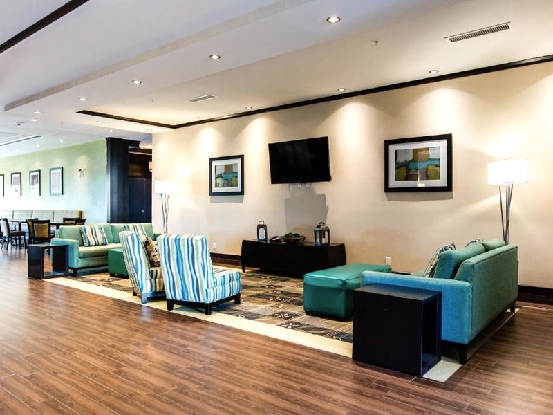 ホリデイ イン エクスプレス ＆ スイーツ スプルース グローブ - ストーニー プレイン バイ IHG (Holiday Inn Express & Suites Spruce Grove - Stony Plain By IHG)の写真