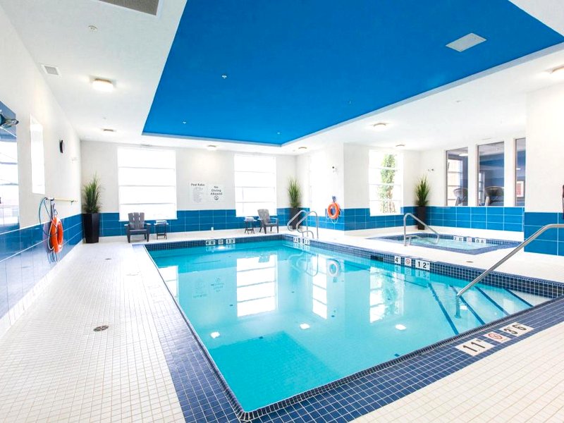 ホリデイ イン エクスプレス ＆ スイーツ スプルース グローブ - ストーニー プレイン バイ IHG (Holiday Inn Express & Suites Spruce Grove - Stony Plain By IHG)の写真