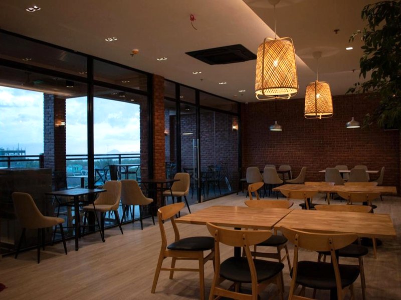 ウエストプライムホテル＆レストラン (West Prime Hotel & Restaurant)の写真