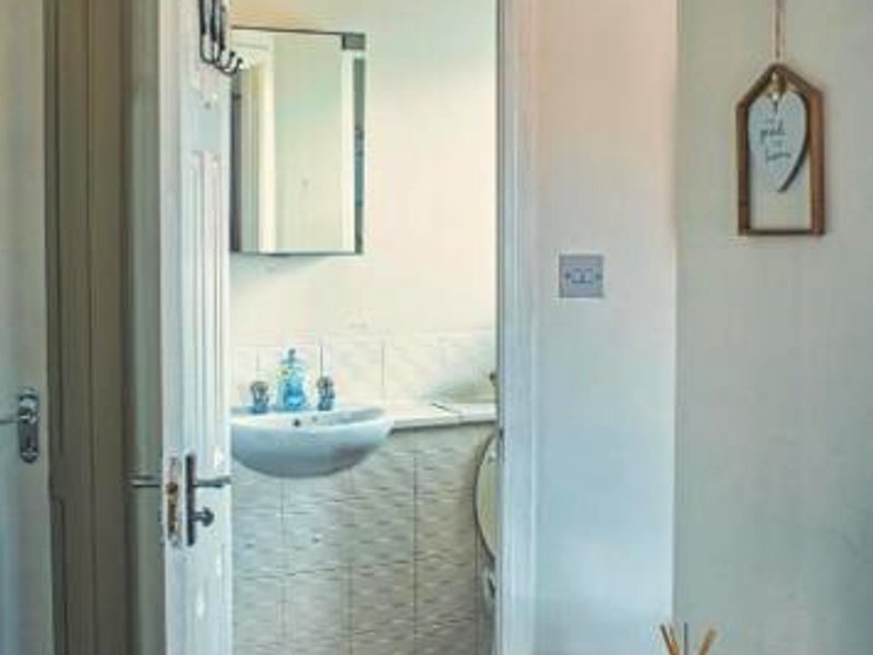 Detached House with a private en suite roomの写真