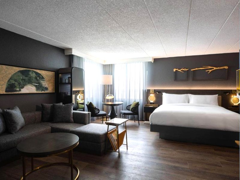 Renaissance Chicago North Shore Hotelの写真