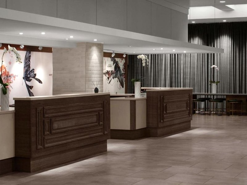 Renaissance Chicago North Shore Hotelの写真