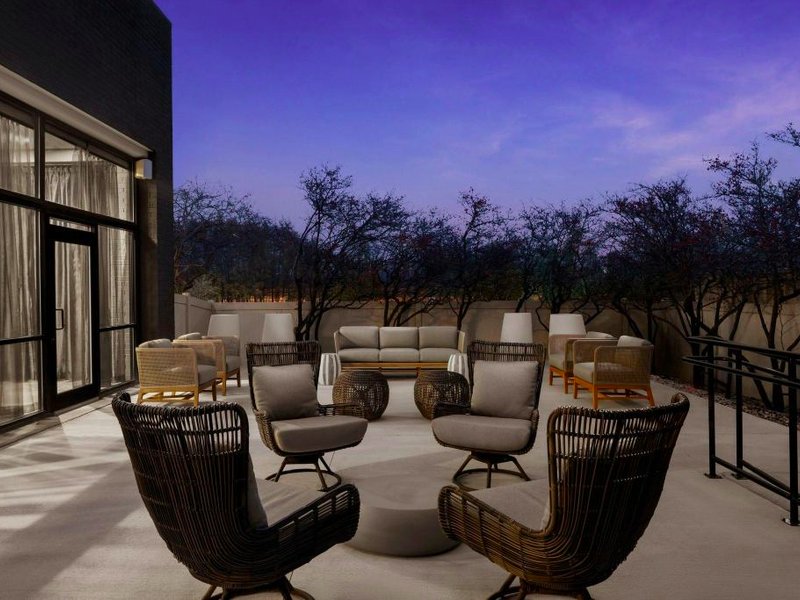 Renaissance Chicago North Shore Hotelの写真