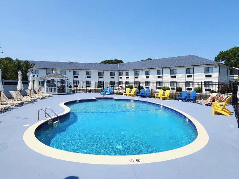 アンバサダー イン&スイーツ (Ambassador Inn & Suites)の写真