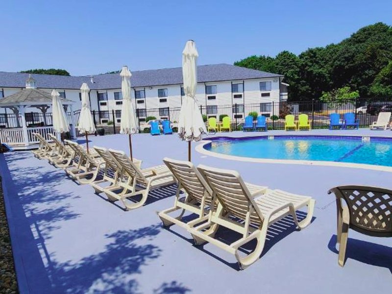 アンバサダー イン&スイーツ (Ambassador Inn & Suites)の写真