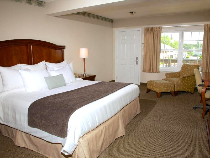 Holiday Hill Inn & Suitesの写真