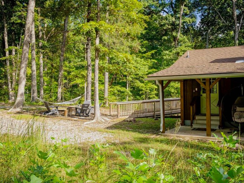 Cozy Cabin - Hot Tub - State Park - Near Lakeの写真