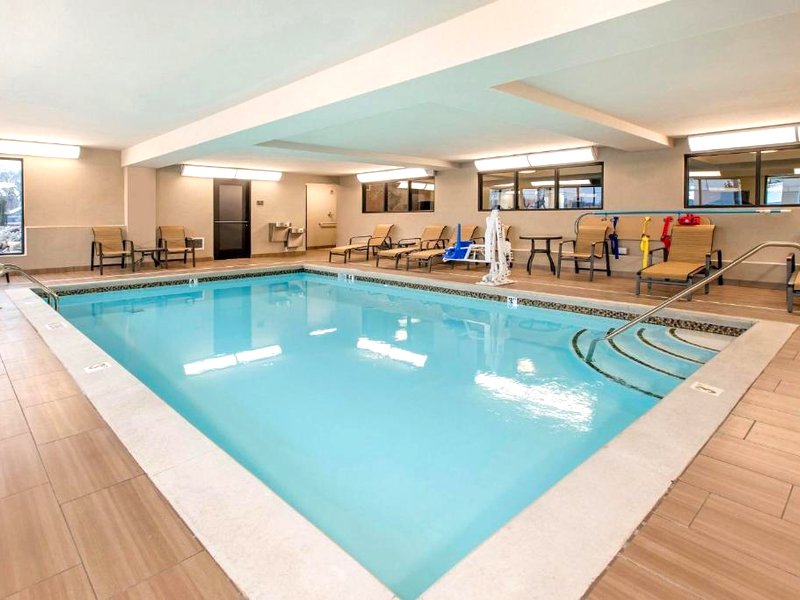 Country Inn & Suites by Radisson, Grandville-Grand Rapids West, MIの写真