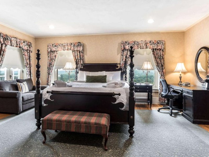 Traditions Hotel & Spa Johnson City - Binghamton, an Ascend Collection Hotelの写真