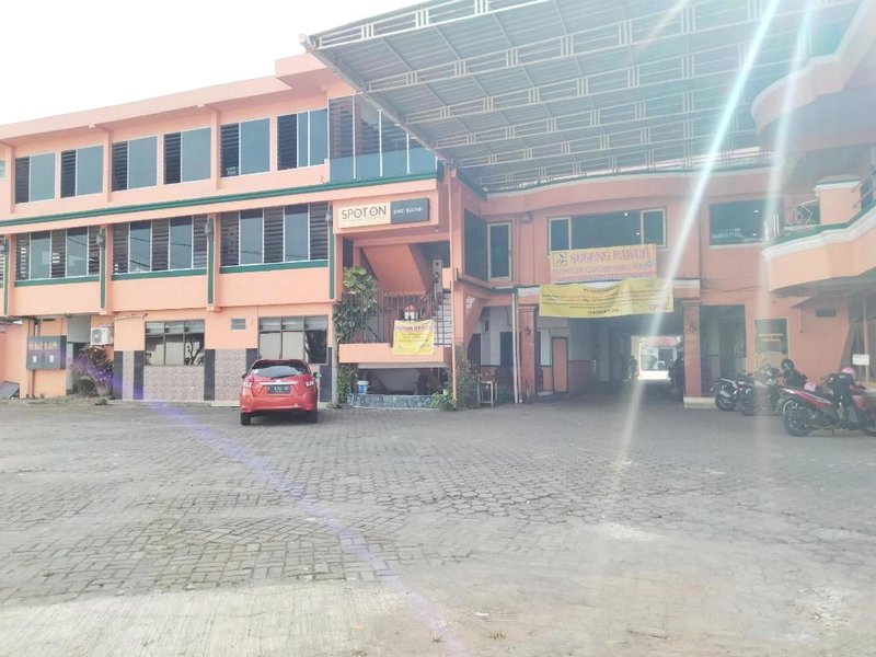 Sartika Hotel Mitra RedDoorz Patiの写真