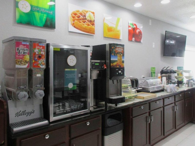 クオリティ イン ＆ スイーツ シンシナティ アップタウン ノーウッド (Quality Inn & Suites Cincinnati Uptown Norwood)の写真