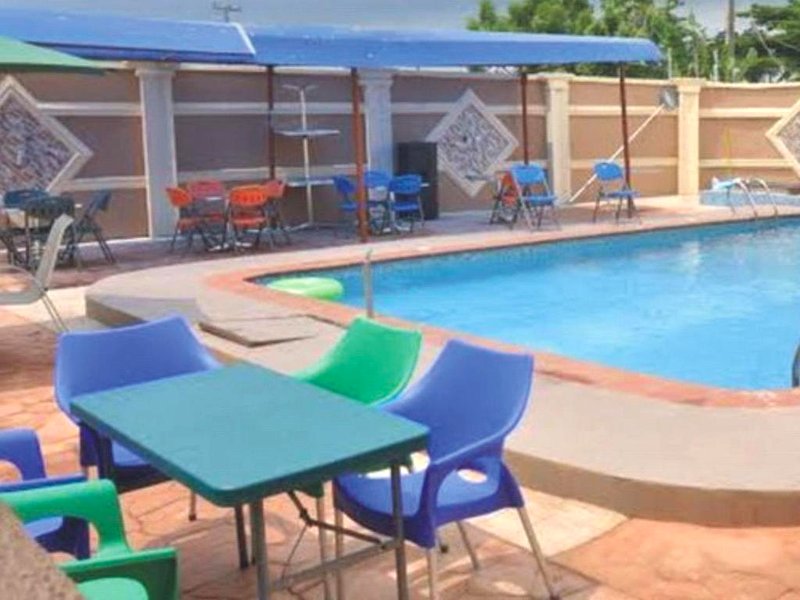 シェリフィー ロイヤル ホテル アンド スイーツ (SHERIFFYT ROYAL HOTEL AND SUITES)の写真