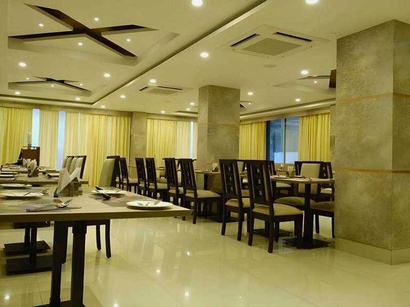 Hotel Girija Sunrise Near Baba Dham Templeの写真