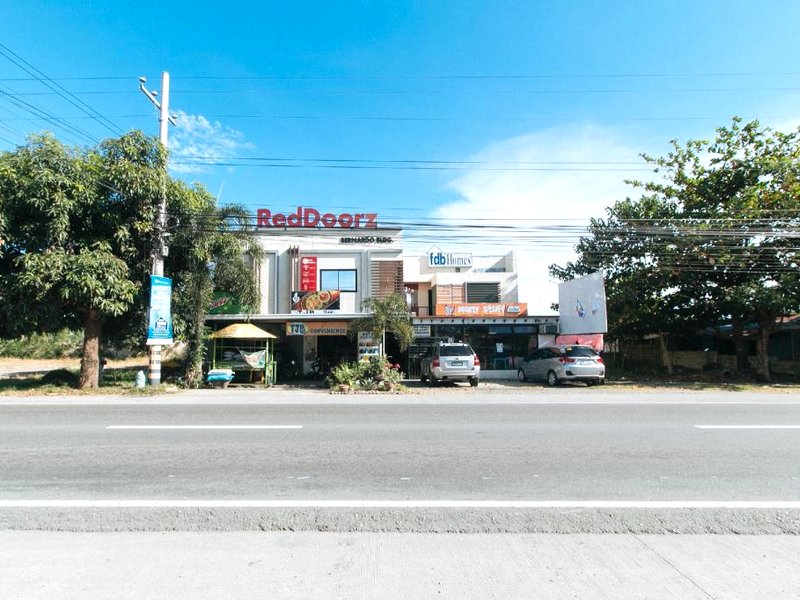 レッドドアーズ @ FDB ホームズ ヌエヴァ・エシハ (RedDoorz @ FDB Homes Nueva Ecija)の写真