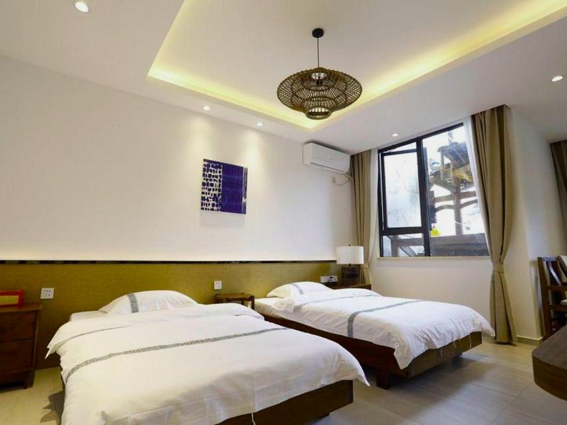 Wangcun Caotang Inn (Furong Town Waterfall)の写真